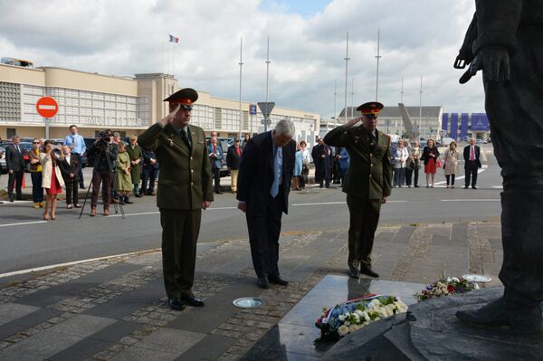 Inauguration d'une plaque commémorative en l'honneur des pilotes de l'escadron Normandie-Niemen Inauguration d'une plaque commémorative en l'honneur des pilotes de l'escadron Normandie-Niemen - Sputnik Afrique