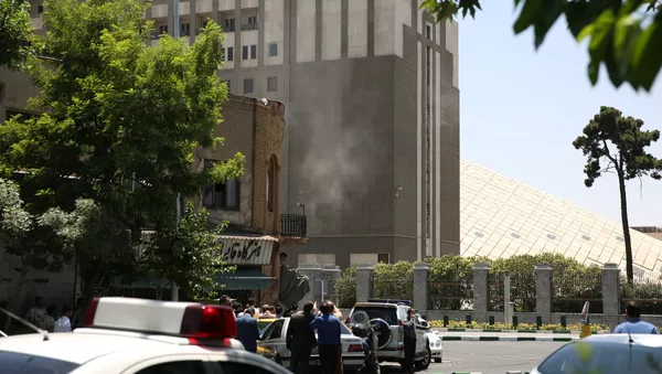 Smoke is seen during a gunmen attack at the parliament's building in central Tehran, Iran, June 7, 2017. - Sputnik Afrique