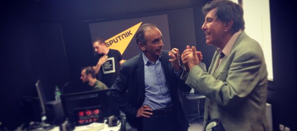 Le polémiste Eric Zemmour et l’universitaire Jacques Sapir - Sputnik Afrique