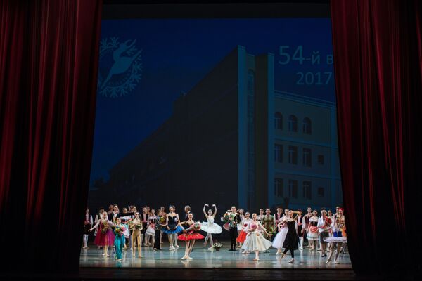 Cérémonie de fin d’études à l’école de ballet de Novossibirsk - Sputnik Afrique