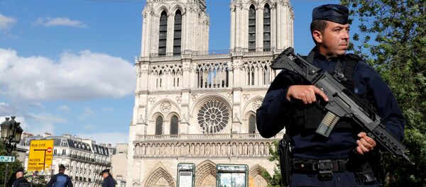 L’assaillant des Champs-Élysées était recherché par la Tunisie - Sputnik Afrique