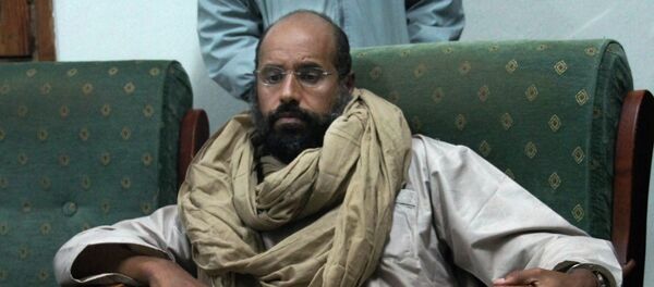 FILE - In this Saturday, Nov. 19, 2011 file photo, Seif al-Islam is seen after his capture in the custody of revolutionary fighters in Zintan. FILE - In this Saturday, Nov. 19, 2011 file photo, Seif al-Islam is seen after his capture in the custody of revolutionary fighters in Zintan. - Sputnik Afrique