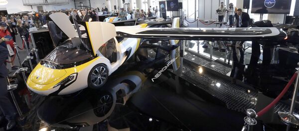 AeroMobil display their latest prototype of a flying car, in Monaco, Thursday, April 20, 2017. - Sputnik Afrique