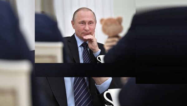 Vladimir Poutine, Président russe et… parrain aimant - Sputnik Afrique