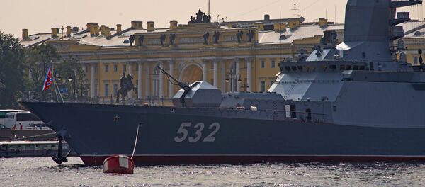 Боевые корабли вошли в акваторию Невы для участия в параде ко Дню ВМФ - Sputnik Afrique