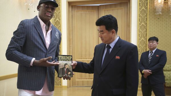 L'ex-basketteur américain Dennis Rodman et le ministre des Sports Kim Il-guk - Sputnik Afrique