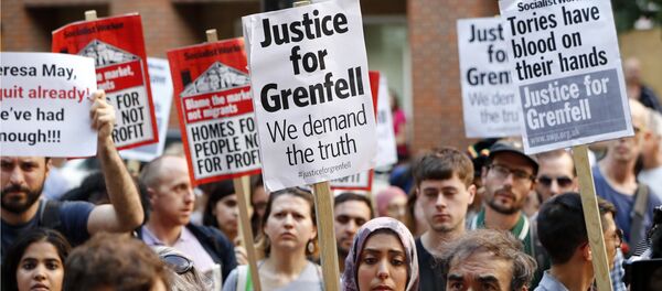 Demonstrators gather with placards outside the Department for Communities and Local Government in central London on June 16, 2017 - Sputnik Afrique