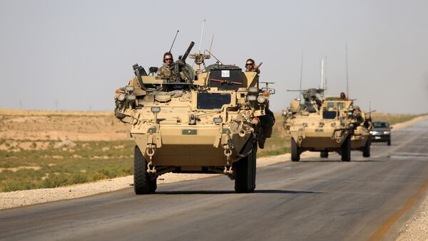 Les USA livrent 90 camions d'armes à l'opposition syrienne - Sputnik Afrique