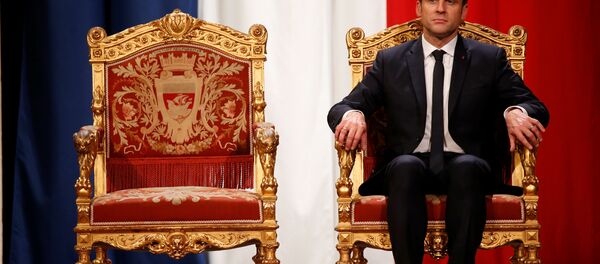French President Emmanuel Macron listens as Paris Mayor Anne Hidalgo delivers her speech during a ceremony at the Hotel de Ville in Paris, France, May 14, 2017. - Sputnik Afrique