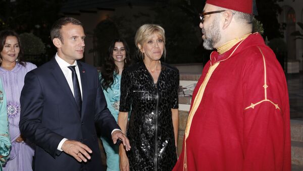 Emmanuel Macron et le Mohammed VI, lors d'une rencontre au Maroc  - Sputnik Afrique