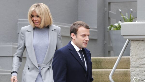  Emmanuel Macron avec son épouse Brigitte - Sputnik Afrique