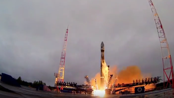 Le lanceur Soyouz-2.1v décolle avec un satellite militaire russe - Sputnik Afrique