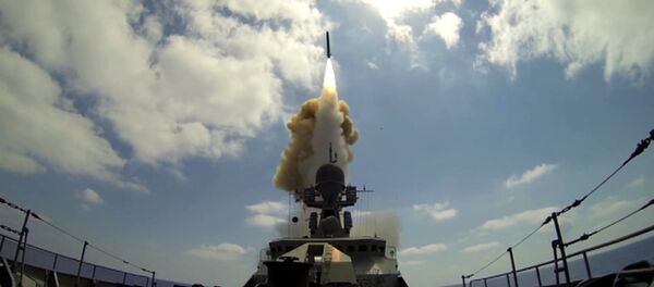 Russische Kriegsschiffe feuern auf Al-Nusra-Front in Syrien - Sputnik Afrique