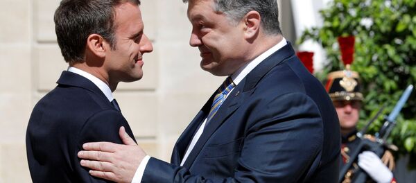 French President Emmanuel Macron meets with Ukrainian President Petro Poroshenko at the Elysee Palace in Paris, France, June 26, 2017. - Sputnik Afrique