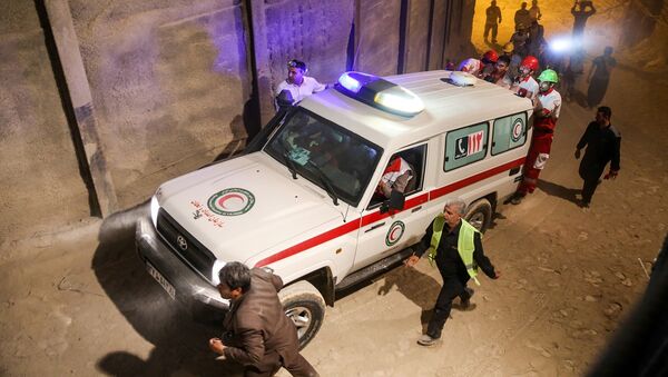 A picture taken on September 7, 2016 shows an ambulance carrying injured workers from the Kianshahr subway tunnel following its collapse, in the Iranian capital Tehran. - Sputnik Afrique