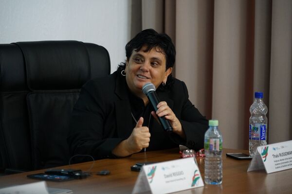  Thais Russomano pendant une rencontre à l'Université de l'amitié des peuples à Moscou le 26 juin 2017 - Sputnik Afrique