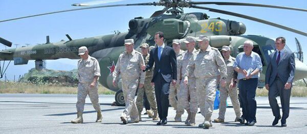 Le Président Assad visite la base russe à Hmeimim Le Président Assad visite la base russe à Hmeimim - Sputnik Afrique