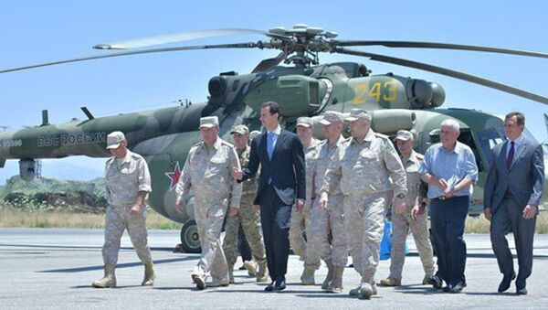 Le Président Assad visite la base russe à Hmeimim - Sputnik Afrique