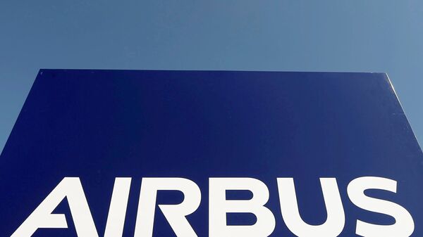 Le logo du groupe Airbus au siège de la société à Toulouse, dans le sud-ouest de la France - Sputnik Afrique