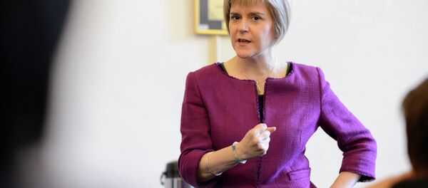 Deputy First Minister Nicola Sturgeon talks to carers during a meeting in Renfrew, Scotland on September 16, 2014 - Sputnik Afrique
