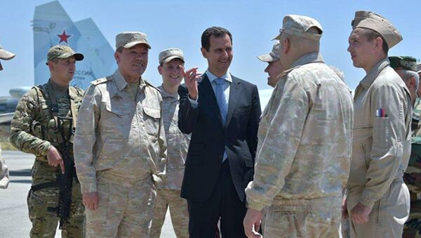 Visite du Président syrien Bachar el-Assad à la base de Hmeimim - Sputnik Afrique