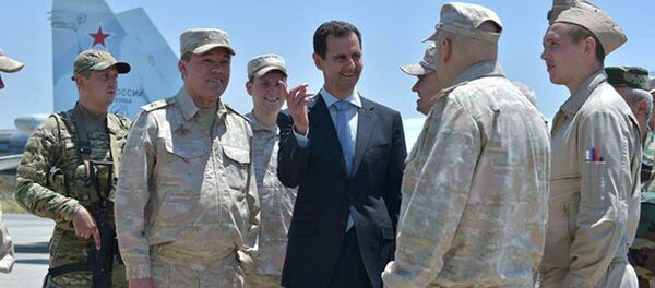 Visite du Président syrien Bachar el-Assad à la base de Hmeimim Visite du Président syrien Bachar el-Assad à la base de Hmeimim - Sputnik Afrique