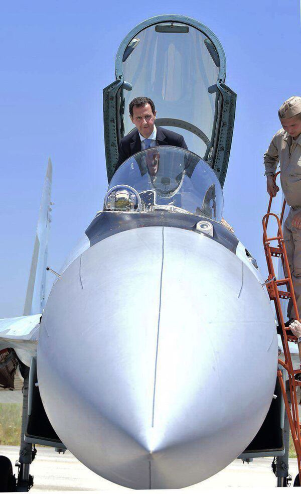 Visite du Président syrien Bachar el-Assad à la base de Hmeimim - Sputnik Afrique