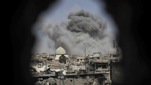 Взрыв возле мечети аль-Нури во время операции иракского спецназа по освобождению иракского Мосула от боевиков ДАИШ - Sputnik Afrique