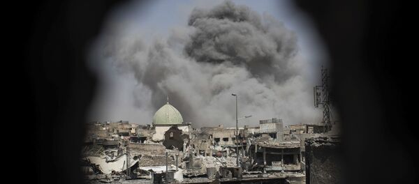 Взрыв возле мечети аль-Нури во время операции иракского спецназа по освобождению иракского Мосула от боевиков ДАИШ - Sputnik Afrique
