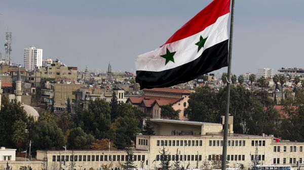 Le drapeau syrien à Damas, Syrie - Sputnik Afrique