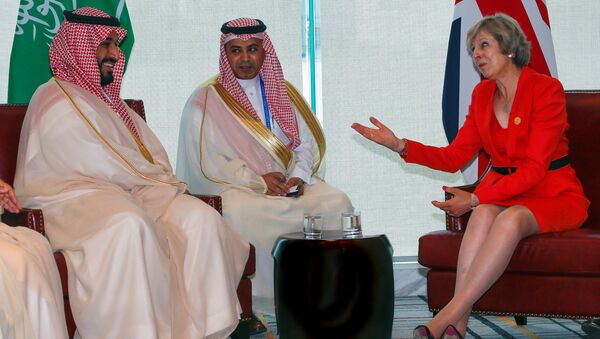 La Première-ministre britannique Theresa May et le prince Mohammed ben Salmane Al Saoud - Sputnik Afrique
