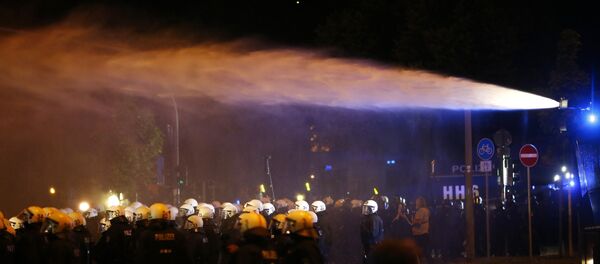 Manifs anti-G20: vous reprendrez bien un coup de canon à eau? Manifs anti-G20: vous reprendrez bien un coup de canon à eau? - Sputnik Afrique