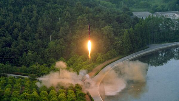Тестовый запуск баллистической ракеты в КНДР - Sputnik Afrique