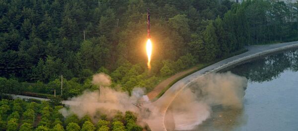 Тестовый запуск баллистической ракеты в КНДР - Sputnik Afrique