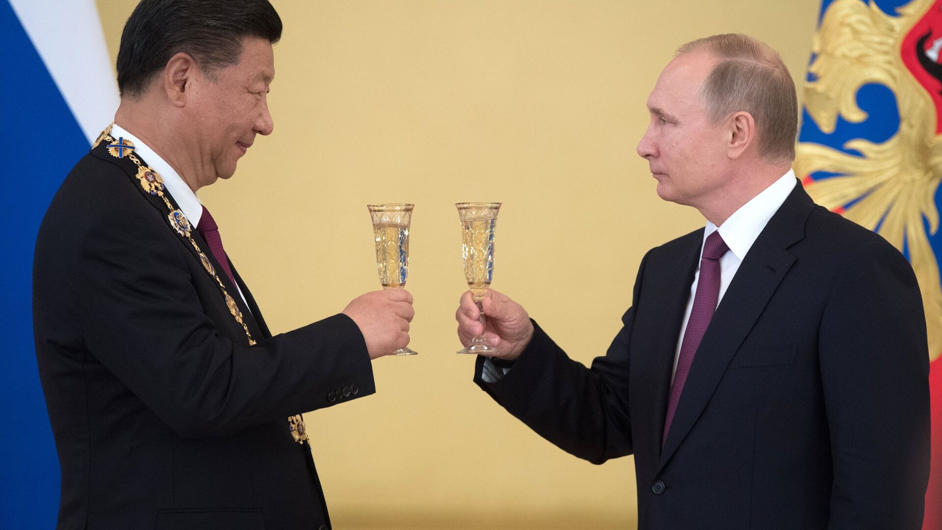 Vladimir Poutine et Xi Jinping lors d'une rencontre en 2017  - Sputnik Afrique, 1920, 04.02.2022