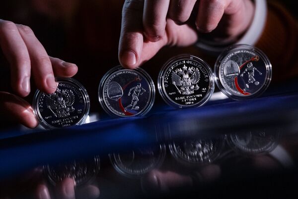 La Russie lance une collection de pièces consacrées à la Coupe du Monde 2018 - Sputnik Afrique