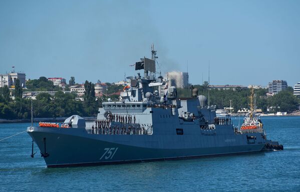 La frégate Amiral Essen est accueillie à Sébastopol - Sputnik Afrique