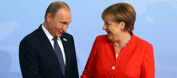 Vladimir Poutine et Angela Merkel - Sputnik Afrique
