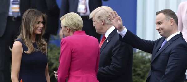 Donald et Melania Trump avec une visite à Varsovie - Sputnik Afrique