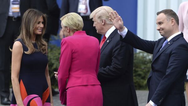 Donald et Melania Trump avec une visite à Varsovie - Sputnik Afrique