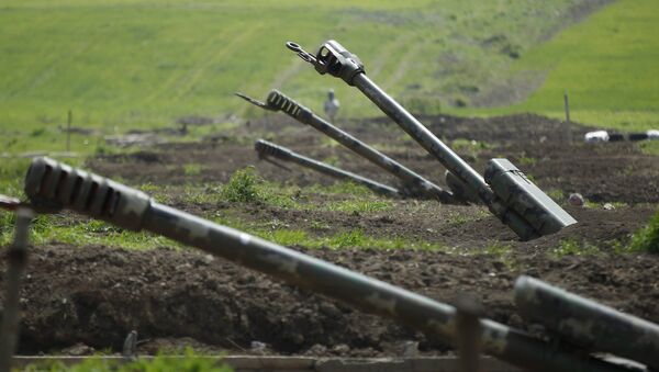Haut-Karabakh: l'armée azerbaïdjanaise pilonne l'armée arménienne - Sputnik Afrique