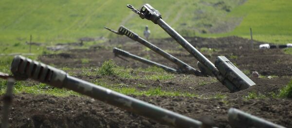 Haut-Karabakh: l'armée azerbaïdjanaise pilonne l'armée arménienne Haut-Karabakh: l'armée azerbaïdjanaise pilonne l'armée arménienne - Sputnik Afrique