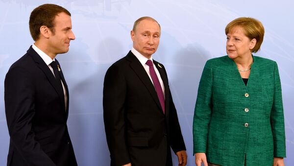 Emmanuel Macron, Wladimir Putin und Angela Merkel bei G20-Gipfel in Hamburg - Sputnik Afrique