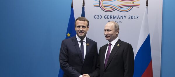Emmanuel Macron et Vladimir Poutine Emmanuel Macron et Vladimir Poutine - Sputnik Afrique