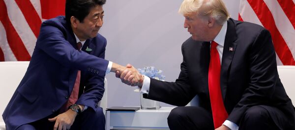 Trump et Abe prônent une réponse «rapide et décisive» aux actions de Pyongyang Trump et Abe prônent une réponse «rapide et décisive» aux actions de Pyongyang - Sputnik Afrique