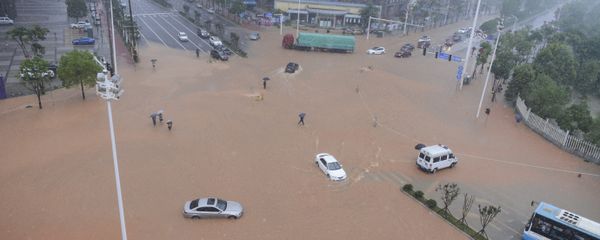 This picture taken on July 2, 2017 shows an aerial view of a flooded street in Changsha, Hunan province. Days of torrential rain in Hunan province raised the water level of the Xiangjiang river to exceed its record flood level. This picture taken on July 2, 2017 shows an aerial view of a flooded street in Changsha, Hunan province. Days of torrential rain in Hunan province raised the water level of the Xiangjiang river to exceed its record flood level. - Sputnik Afrique