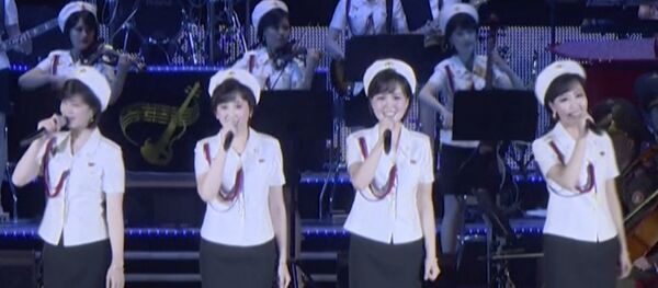 This image made from undated video of a news bulletin aired by North Korea's KRT on July 10, 2017, North Korea's Moranbong Band, an all-female ensemble that was hand-picked by leader Kim Jong Un, performs in Pyongyang. - Sputnik Afrique