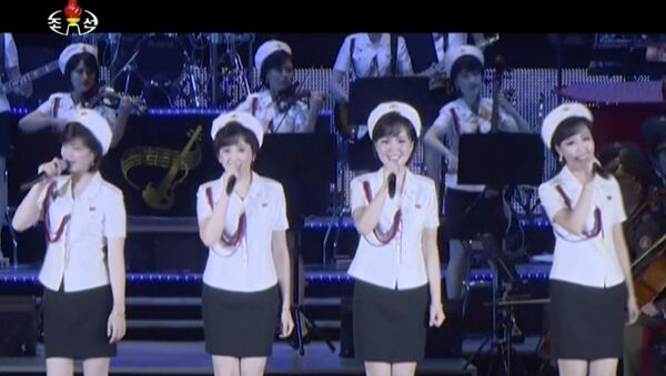 This image made from undated video of a news bulletin aired by North Korea's KRT on July 10, 2017, North Korea's Moranbong Band, an all-female ensemble that was hand-picked by leader Kim Jong Un, performs in Pyongyang. - Sputnik Afrique