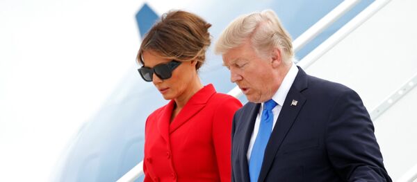U.S. President Donald Trump and First Lady Melania Trump arrive aboard Air Force One at Orly airport near Paris, France, July 13, 2017. - Sputnik Afrique