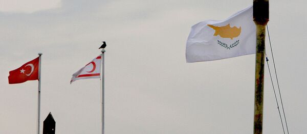 From the right to left, Cyprus,Turkish Cypriot state and Turkish flags - Sputnik Afrique
